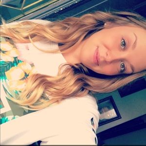 Meet your Posher, Kayla